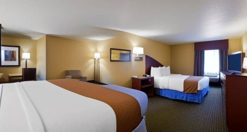 hotels near denver airport with shuttle